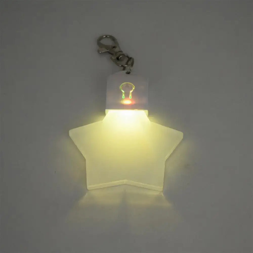 Star-shaped LED keychain light with glowing effect, perfect for bags and decorative use.