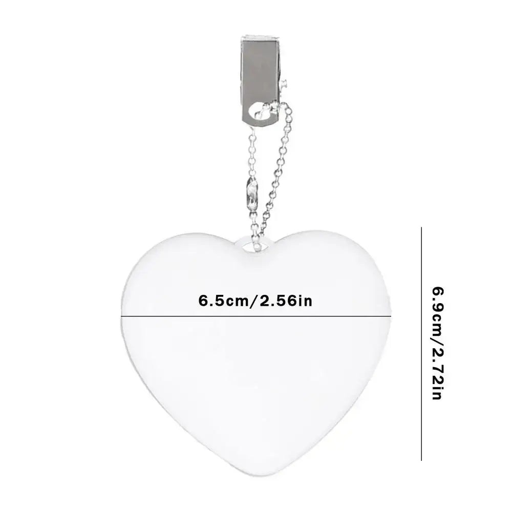LED heart-shaped handbag light with keychain clip, measures 6.5cm x 6.9cm, perfect for nighttime use.